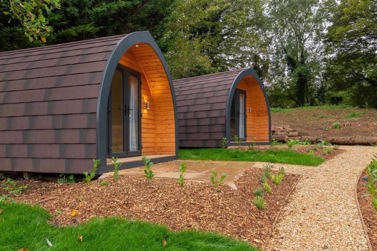 The Plough Inn Cabins Ramsden Exterior foto
